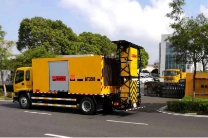 張家(jiā)港市(shì)公路(lù)引進英達防撞緩沖車(chē)