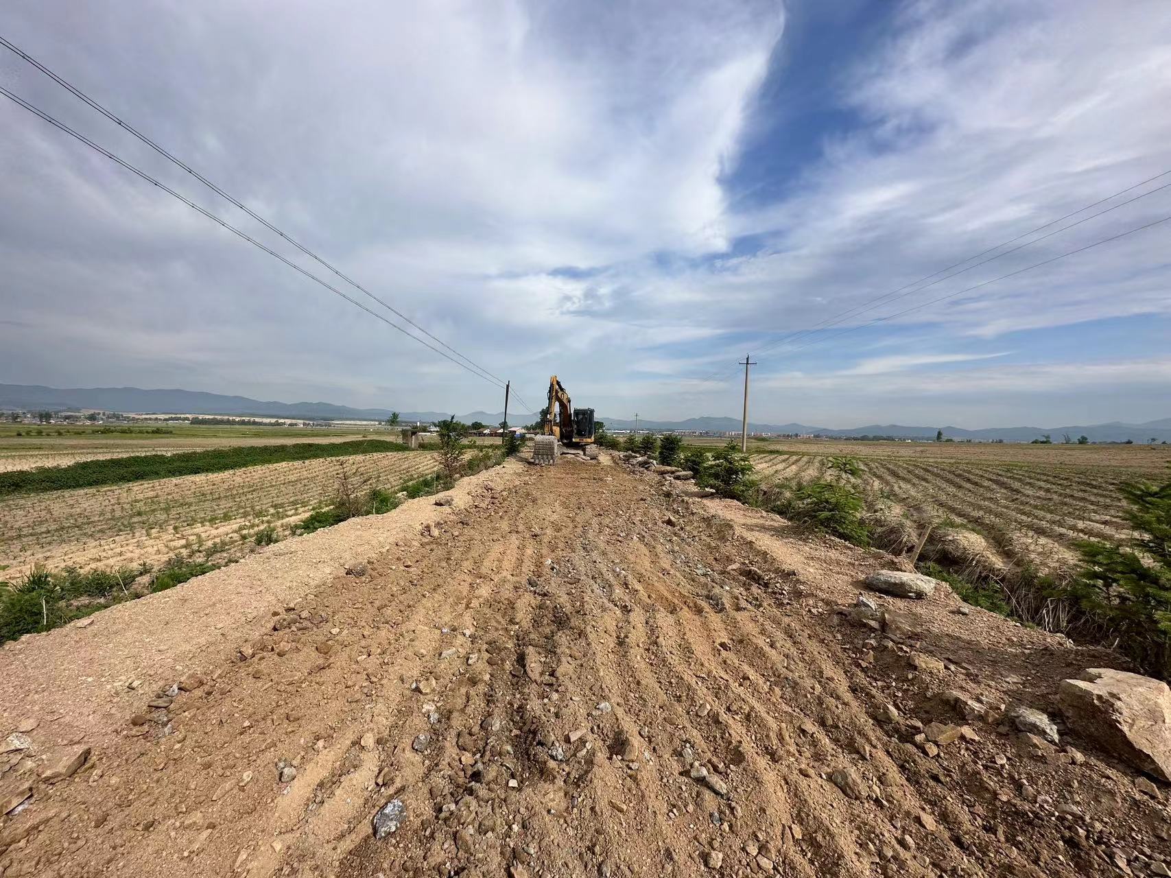 道(dào)路(lù)施工(gōng)現(xiàn)場(chǎng)。蛟河(hé)市(shì)委供圖