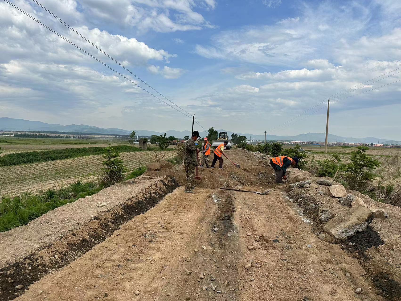 道(dào)路(lù)施工(gōng)現(xiàn)場(chǎng)。蛟河(hé)市(shì)委供圖